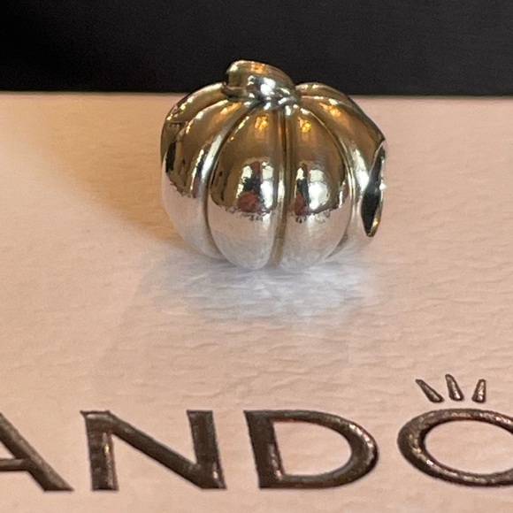 Brand new Authentic Pandora Pumpkin charm sterling silver - Picture 3 of 9